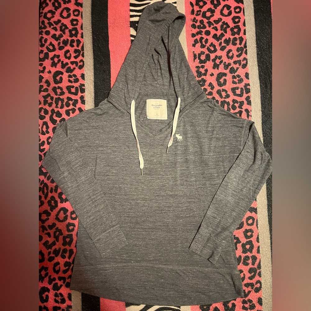 Vintage Abercrombie & Fitch v-neck long sleeve/hoodie